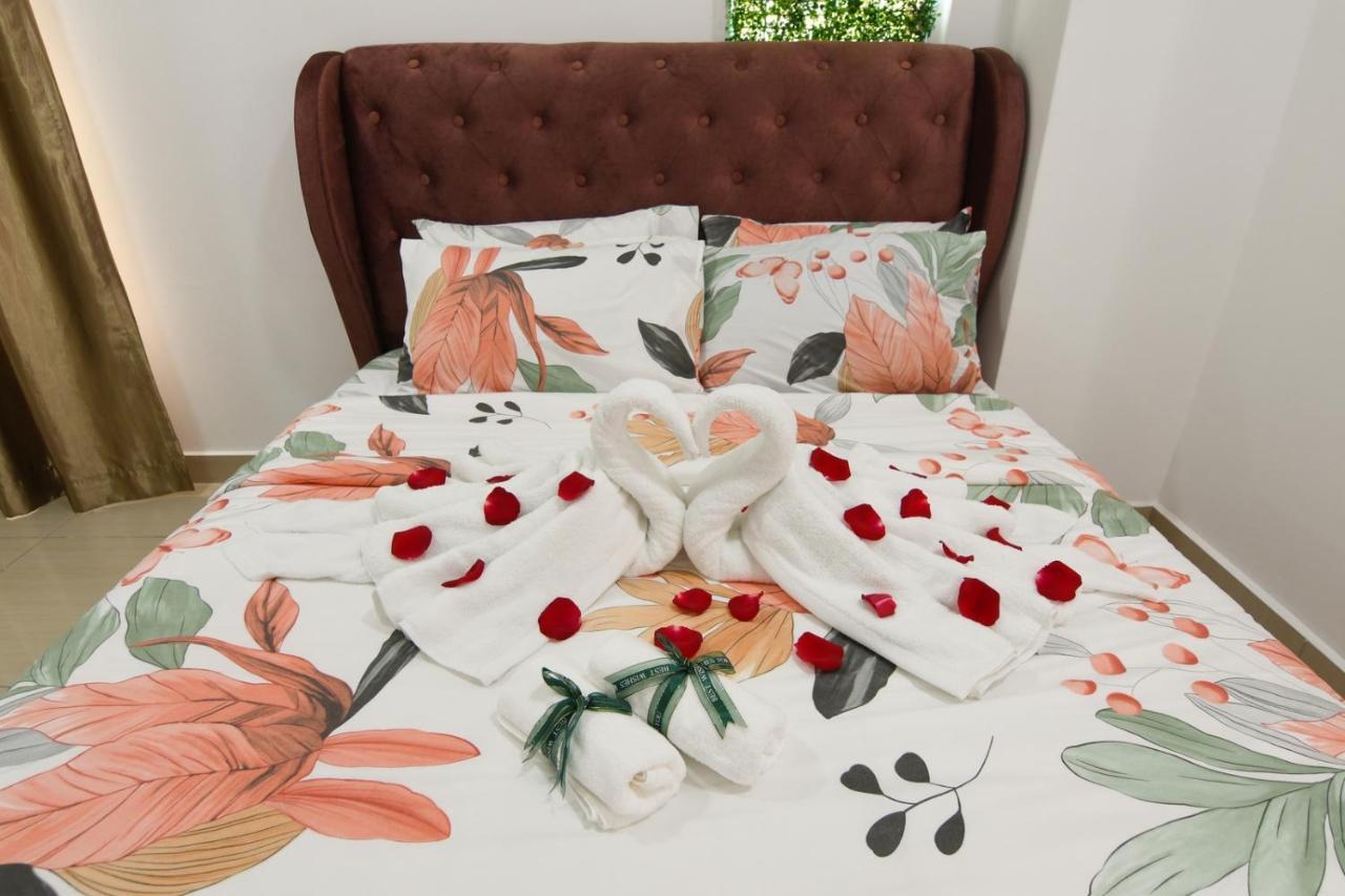 Mount Austin Midori 10 Pax Free Wi-fi 500mbps Netflix * Johor Bahru