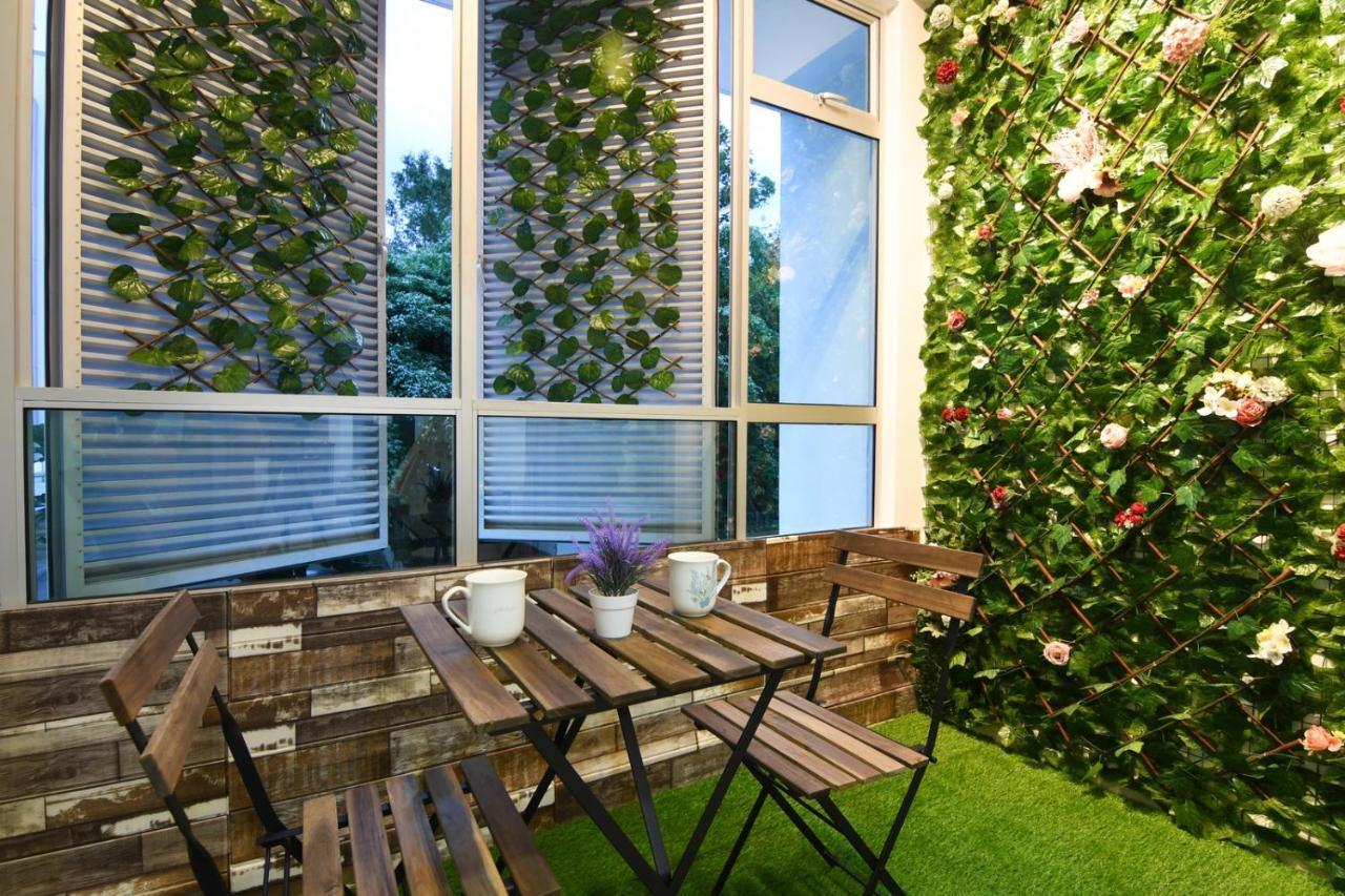Mount Austin Midori 10 Pax Free Wi-fi 500mbps Netflix Apartemen