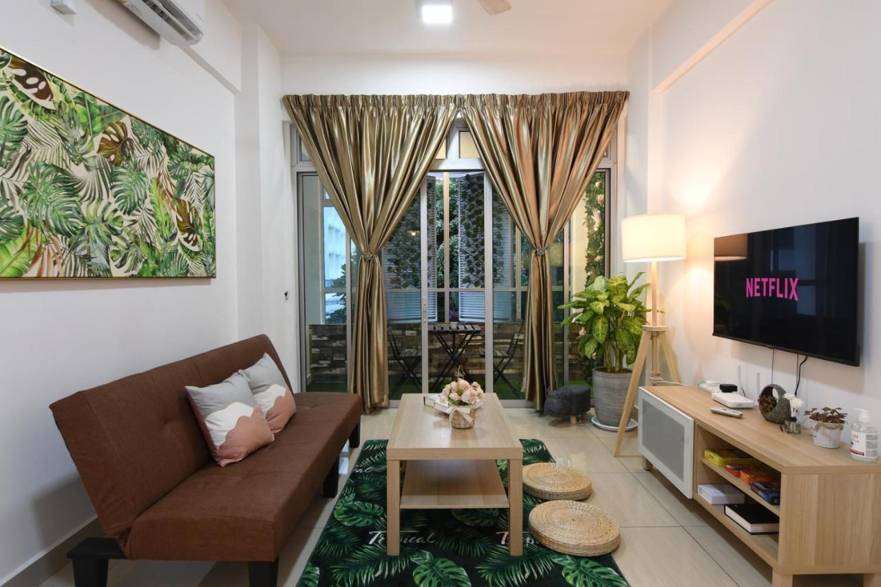 Mount Austin Midori 10 Pax Free Wi-fi 500mbps Netflix Apartemen *