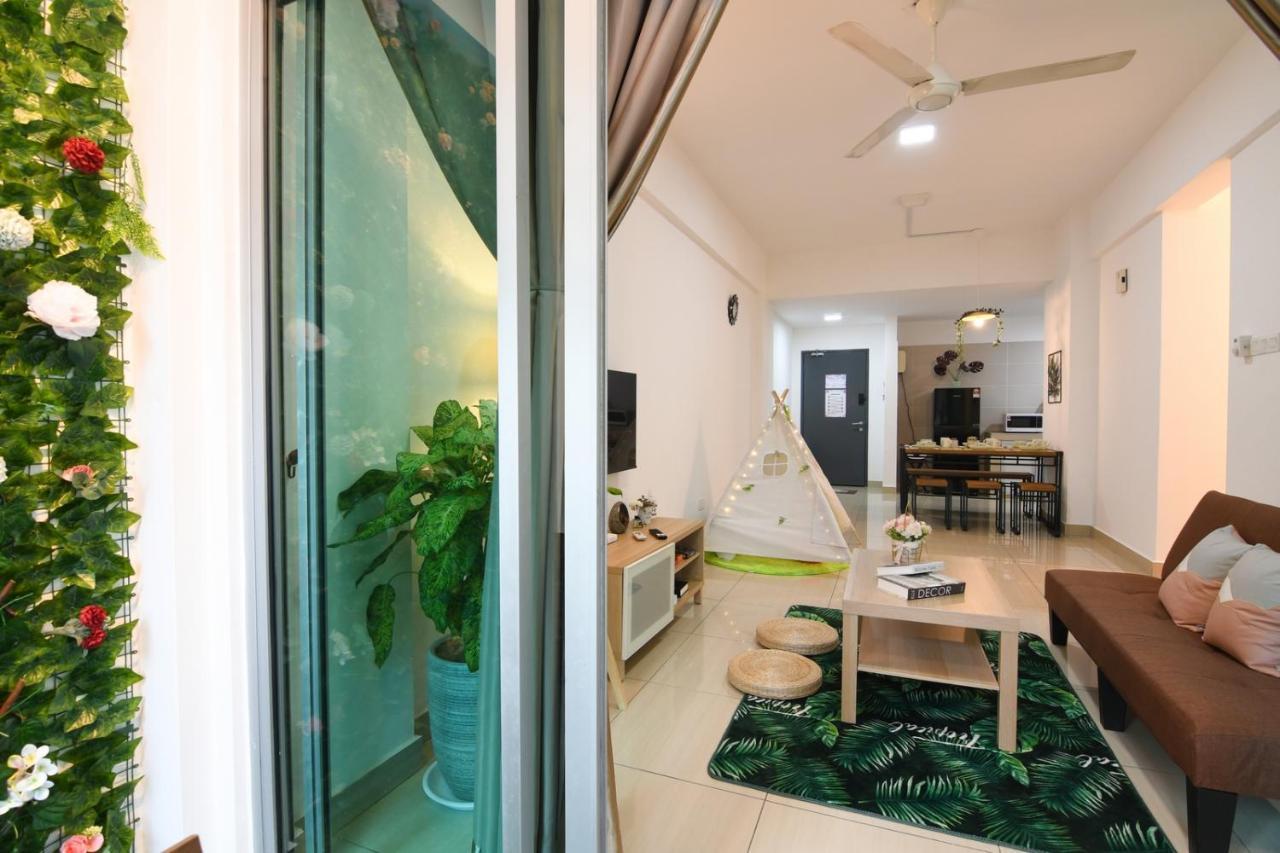 Mount Austin Midori 10 Pax Free Wi-fi 500mbps Netflix Apartemen
