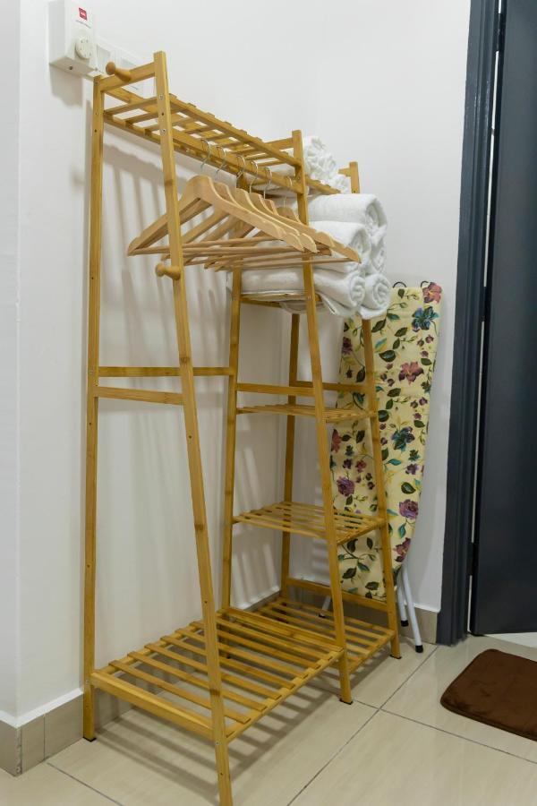 Mount Austin Midori 10 Pax Free Wi-fi 500mbps Netflix Apartemen Johor Bahru
