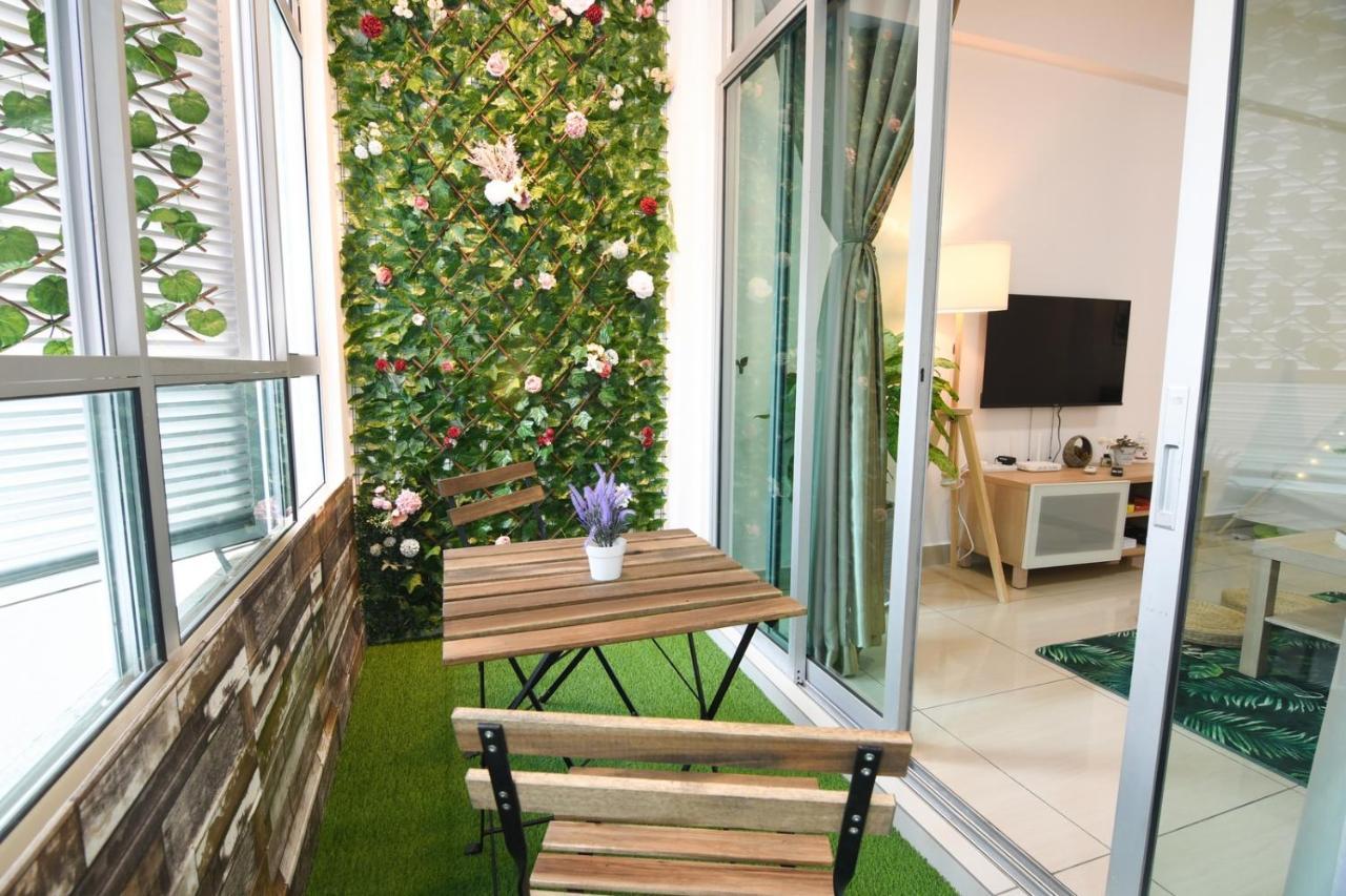 Mount Austin Midori 10 Pax Free Wi-fi 500mbps Netflix * Johor Bahru