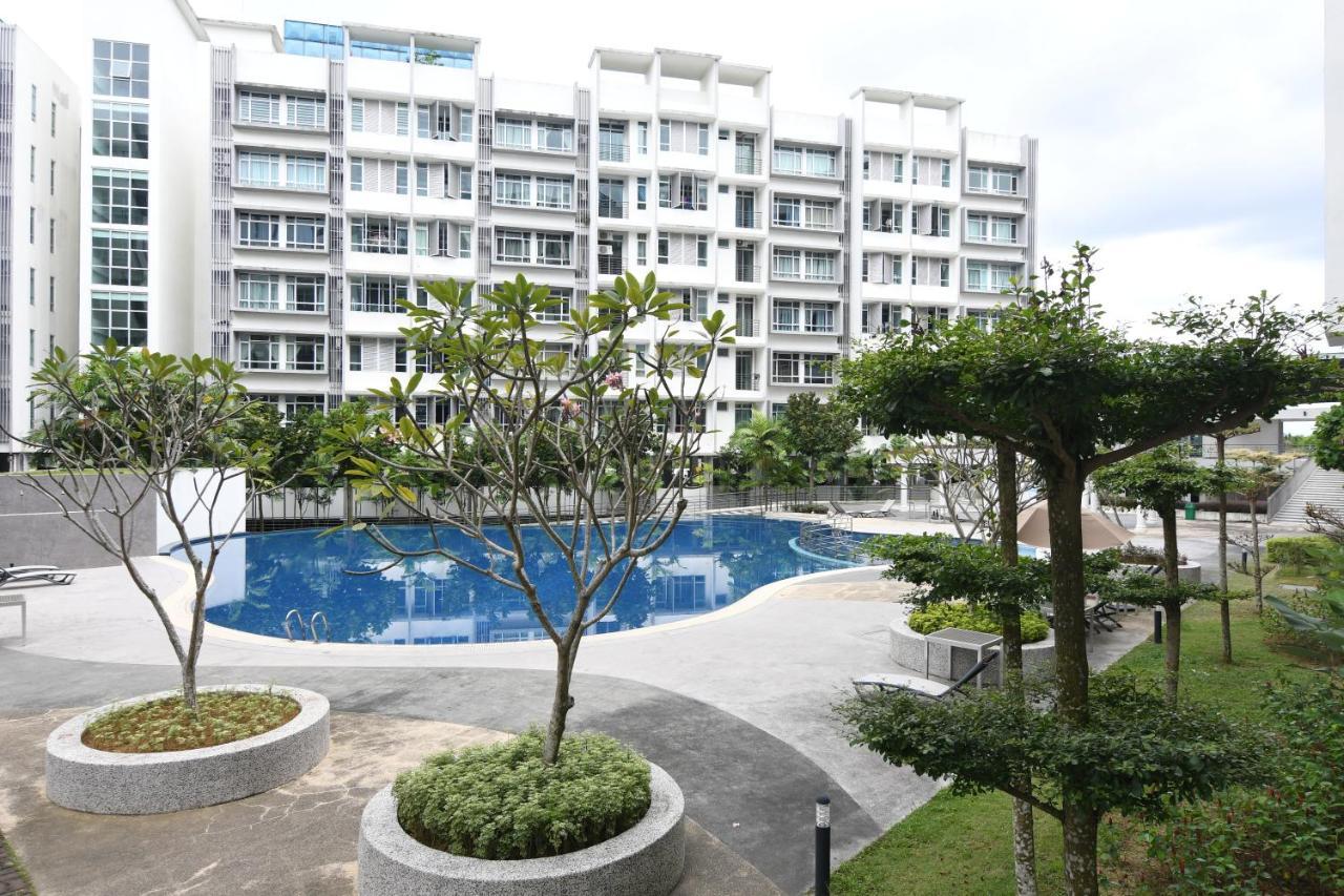 Mount Austin Midori 10 Pax Free Wi-fi 500mbps Netflix * Johor Bahru