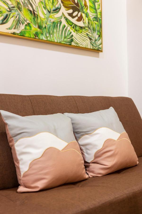 Mount Austin Midori 10 Pax Free Wi-fi 500mbps Netflix Apartemen