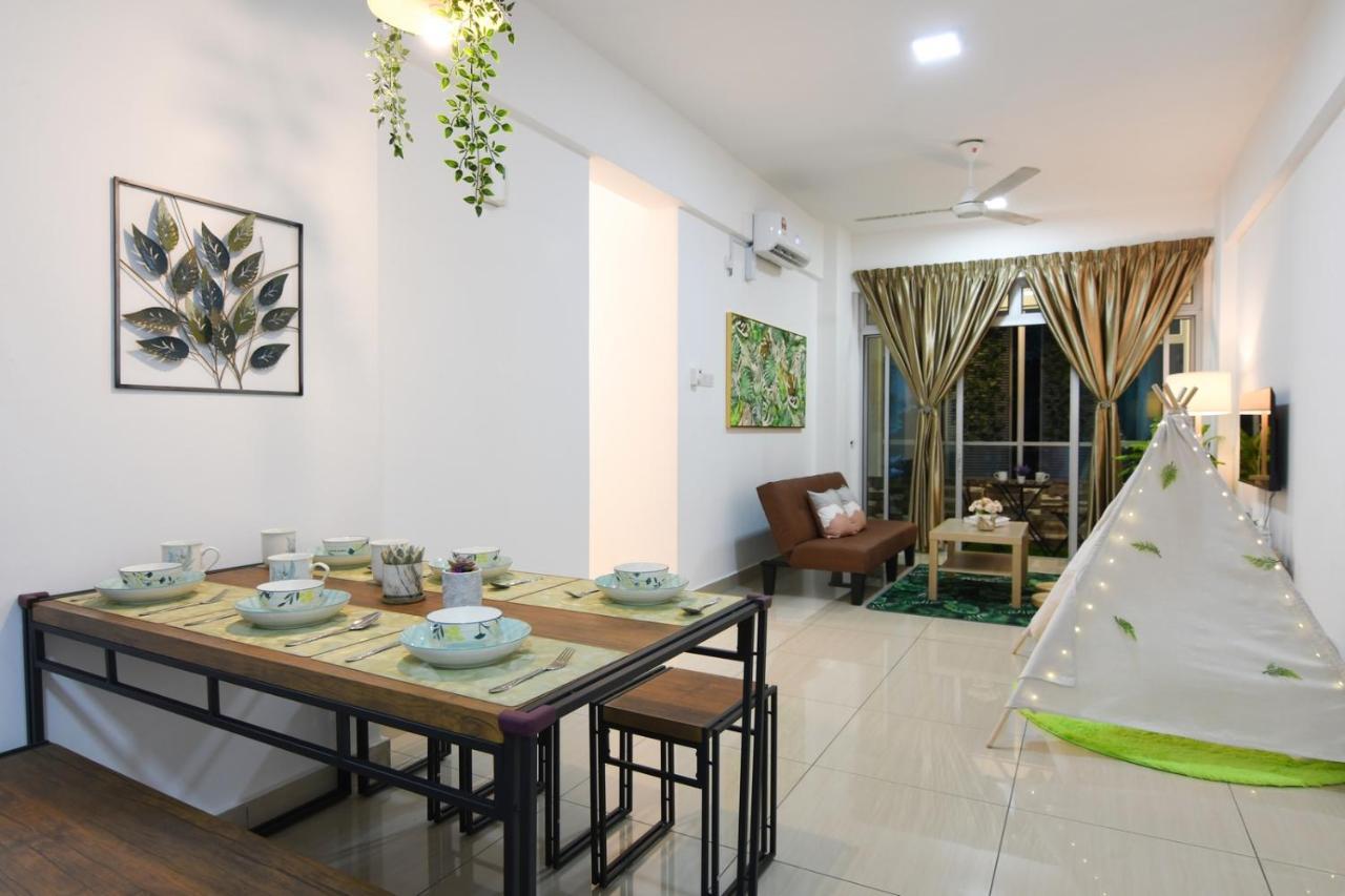 Mount Austin Midori 10 Pax Free Wi-fi 500mbps Netflix Apartemen