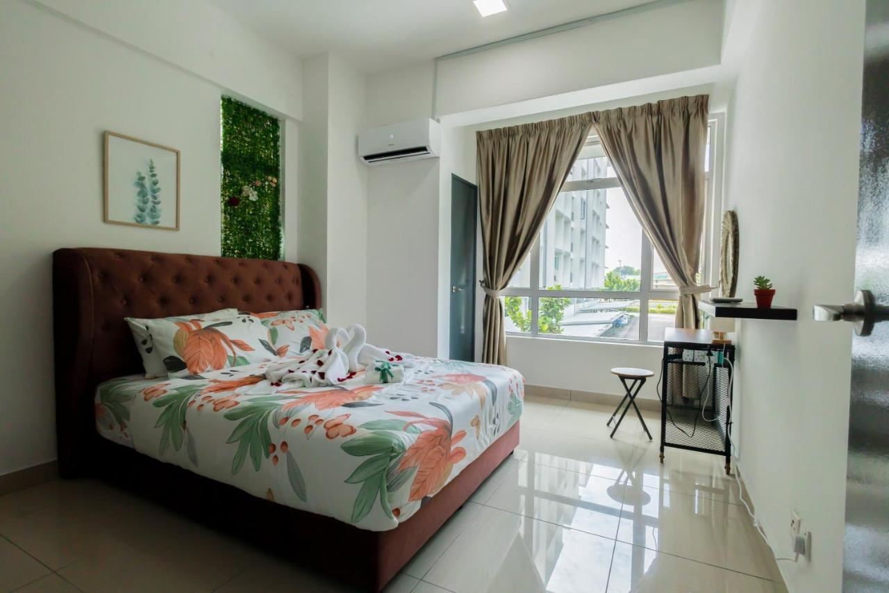 Mount Austin Midori 10 Pax Free Wi-fi 500mbps Netflix Apartemen *